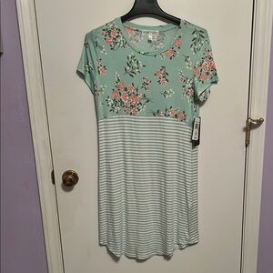 Planet Gold Green and Pink Relaxed Short Sleeve dress size small